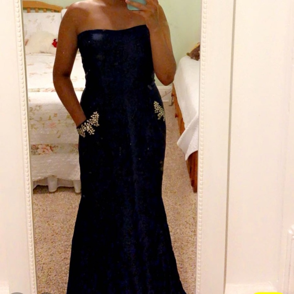 Beautiful blue strapless gown with pockets!